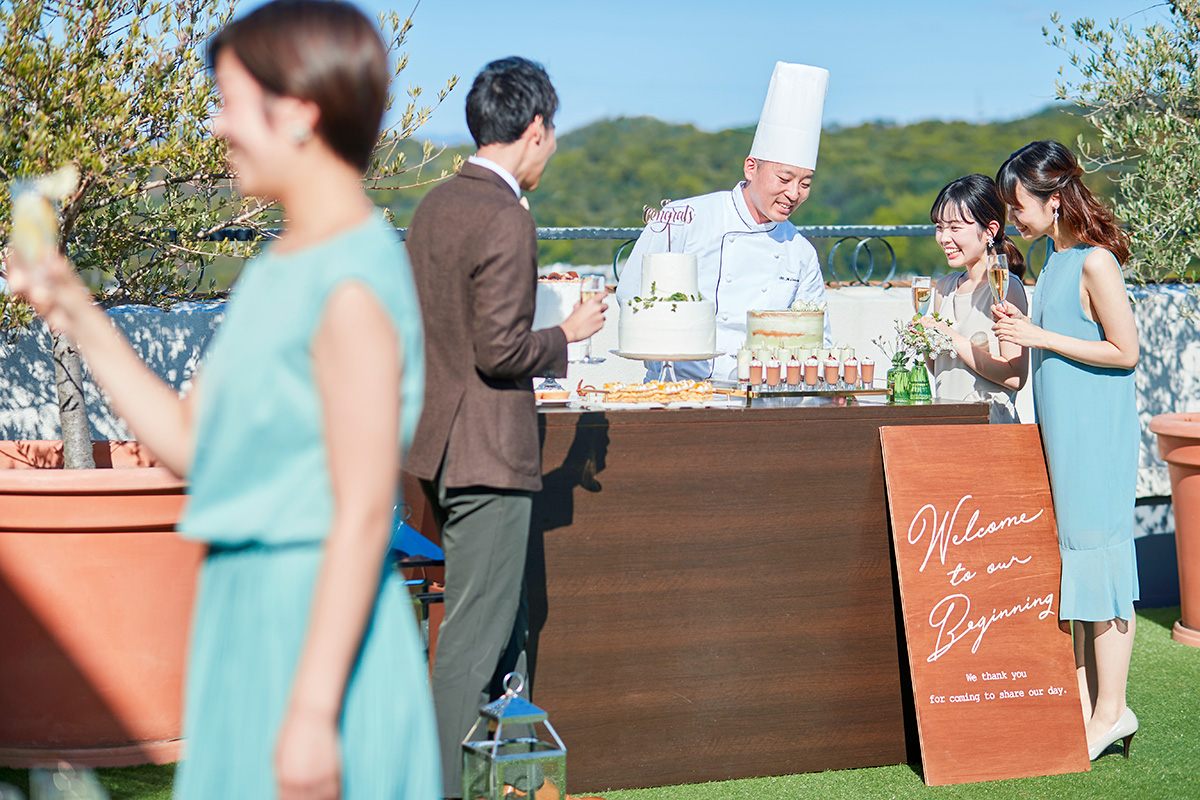 美味しい料理に自然と会話も